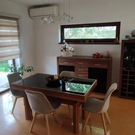 Casa 1 Бухарест