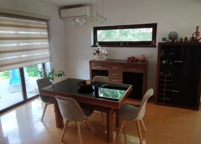Casa 1 Бухарест