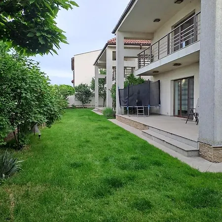 Casa 1 Бухарест